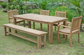 houten tuintafel met stoelen