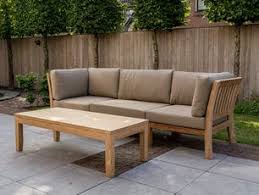 houten loungebank tuin