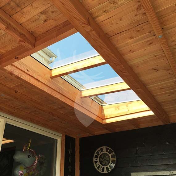 houten overkapping met lichtkoepel