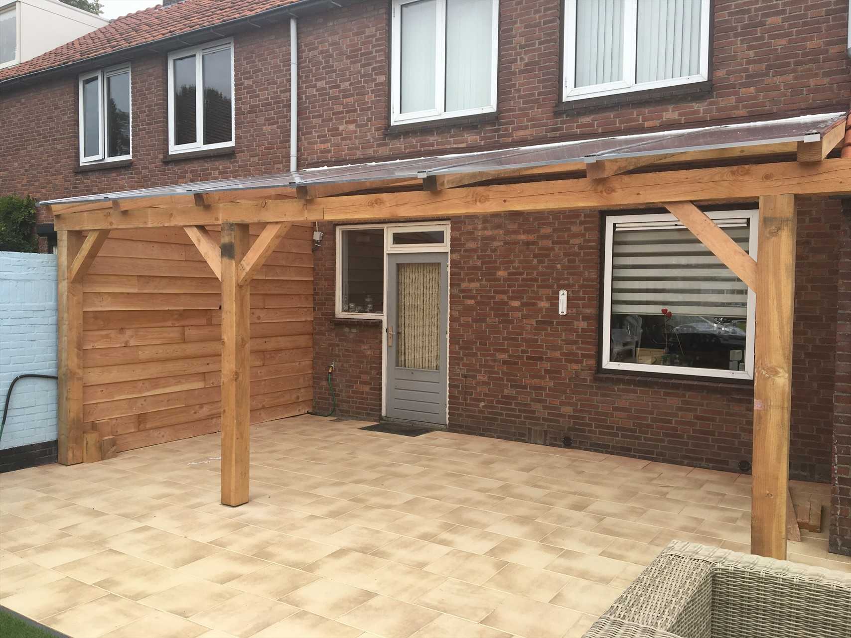 overkapping tegen huis