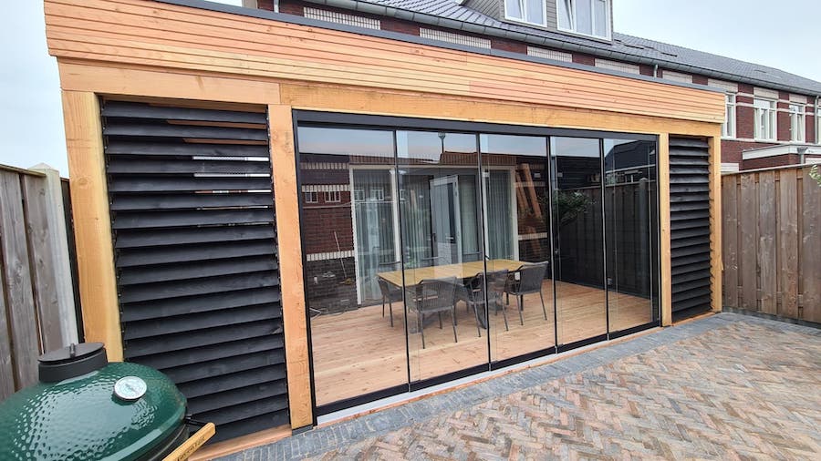 vaste overkapping aan huis